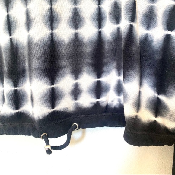 Black and white tie dye long sleeve top, juniors LG, No Boundaries - Picture 4 of 7